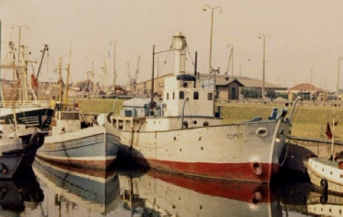 Comet as a houseboat